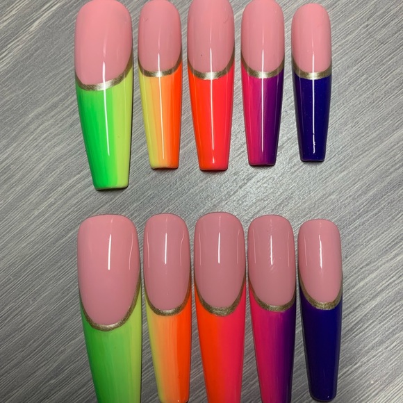 Handmade Luxury Press on Nails - Picture 2 of 9